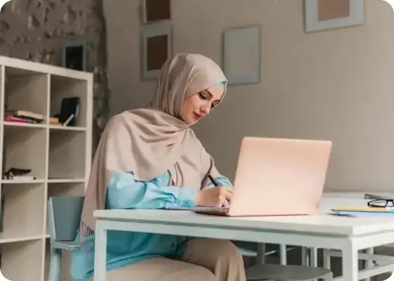 من التحديات إلى الريادة… شابة فلسطينية من غزة تحول فكرتها إلى مشروع ناجح