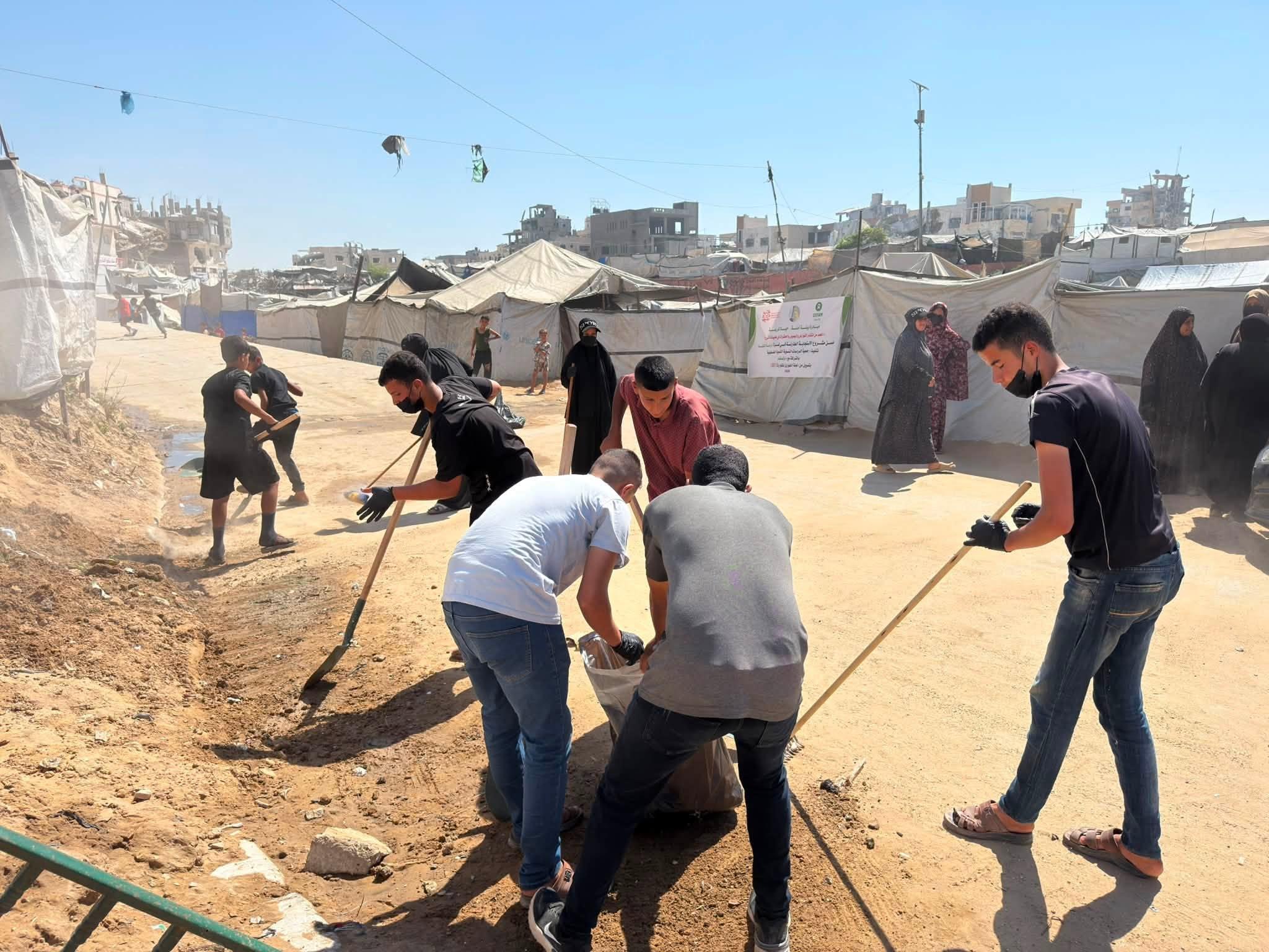 جمعية الدراسات النسوية التنموية الفلسطينية تنفذ مبادرتين للحد من انتشار القوارض والحشرات في مخيمات النزوح بقطاع غزة